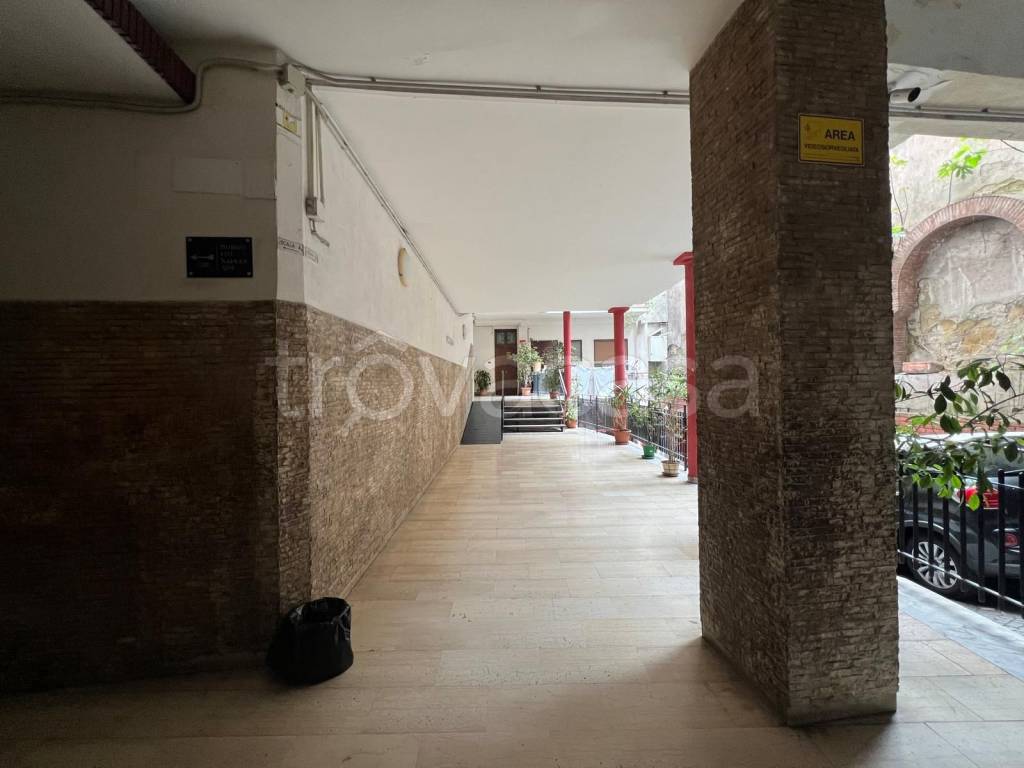appartamento in vendita a Napoli in zona Mercato
