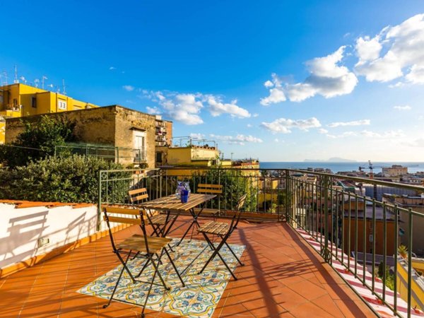 casa indipendente in vendita a Napoli in zona Chiaia