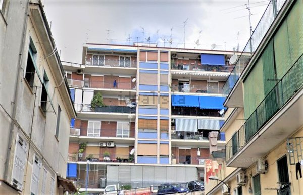 locale di sgombero in vendita a Napoli in zona San Carlo all'Arena
