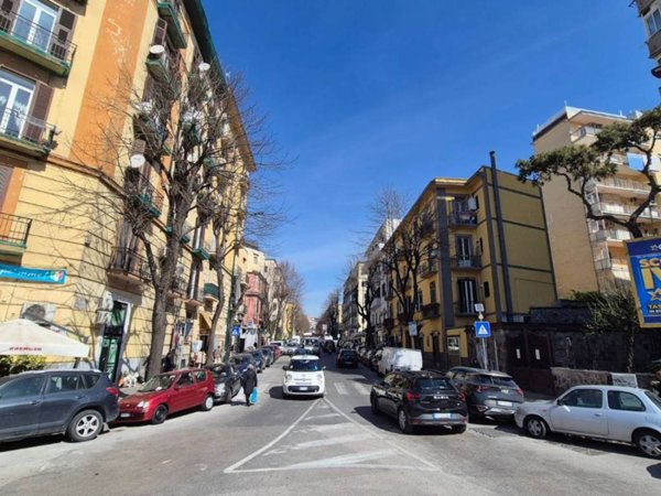 locale commerciale in vendita a Napoli in zona Vomero