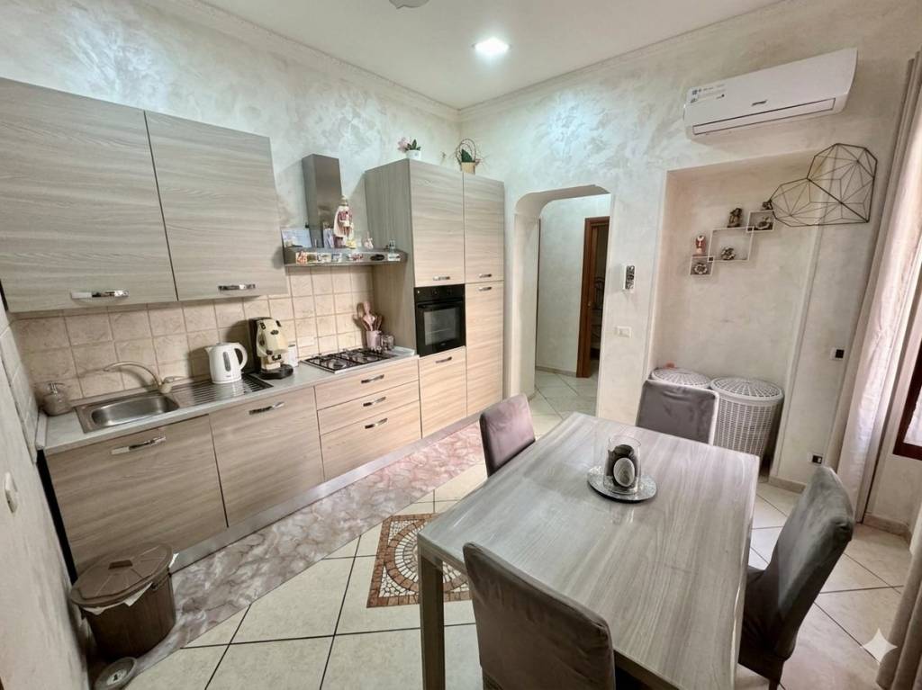 appartamento in vendita a Napoli in zona Stella