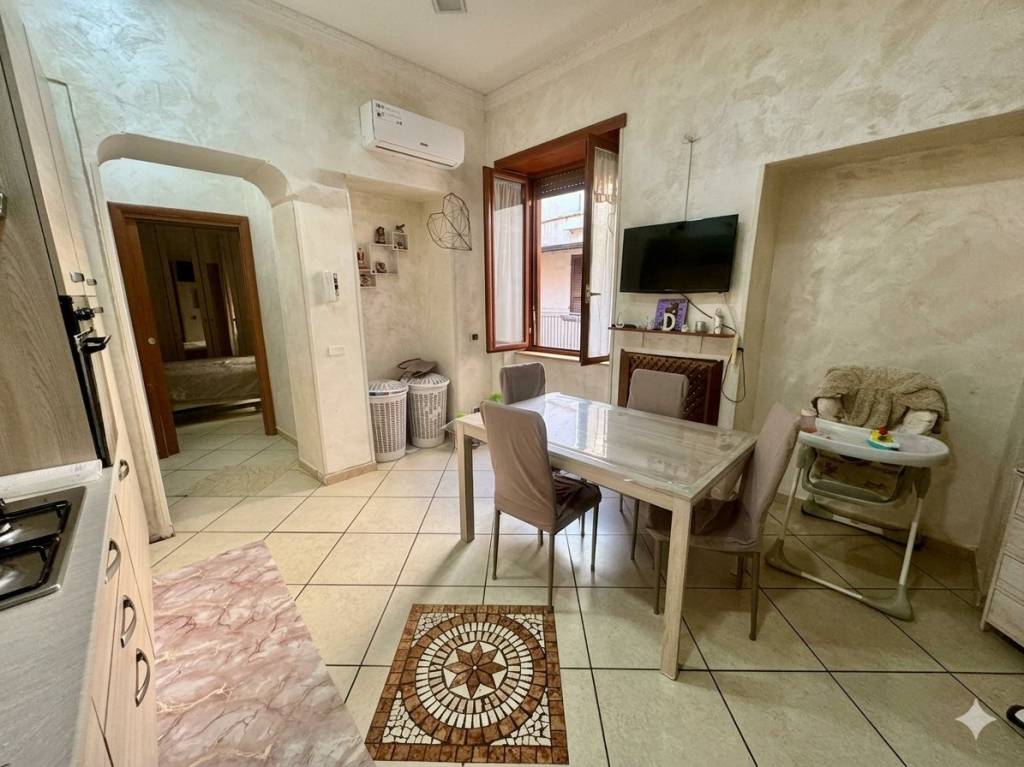 appartamento in vendita a Napoli in zona Stella
