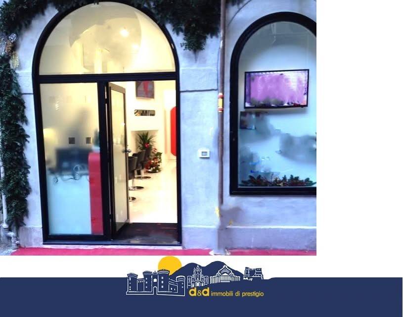 negozio in vendita a Napoli in zona Chiaia