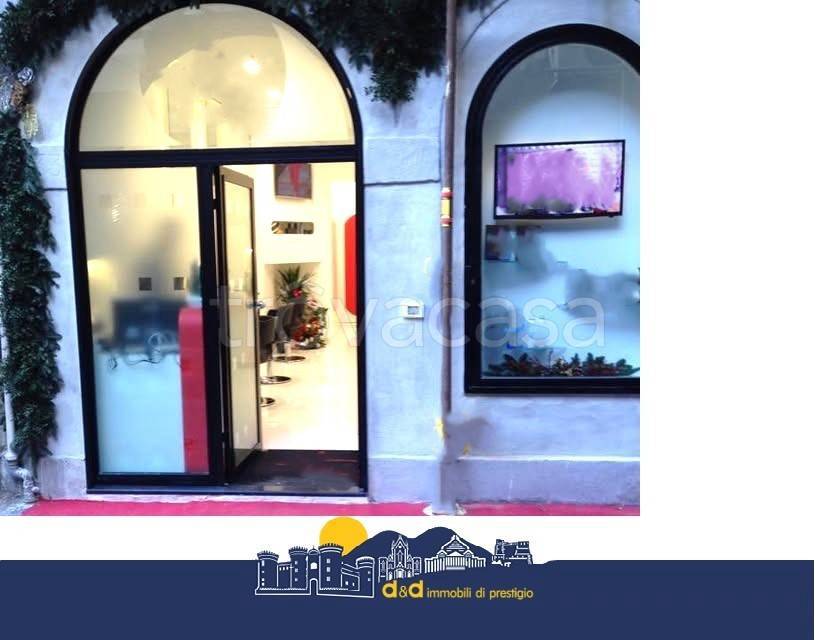 negozio in vendita a Napoli in zona Chiaia