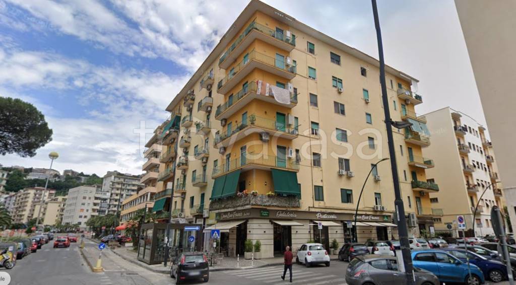 appartamento in vendita a Napoli in zona Fuorigrotta