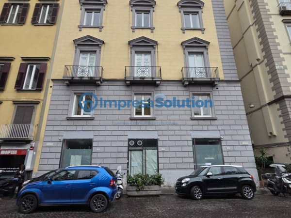 negozio in affitto a Napoli in zona Chiaia