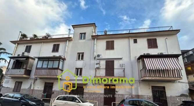 negozio in vendita a Napoli in zona Secondigliano