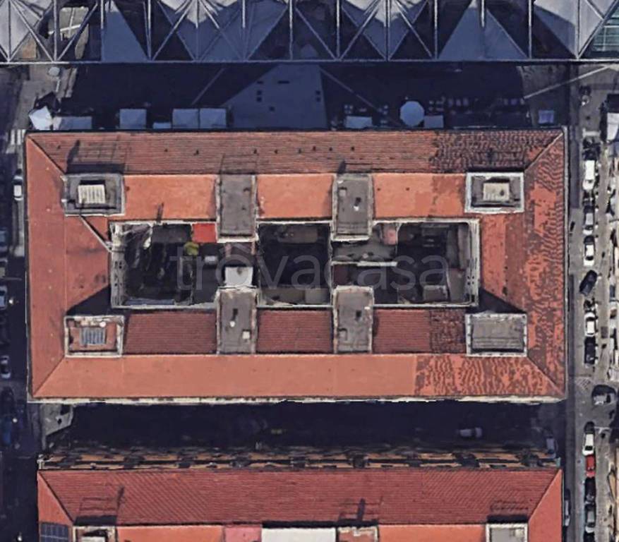 locale di sgombero in vendita a Napoli