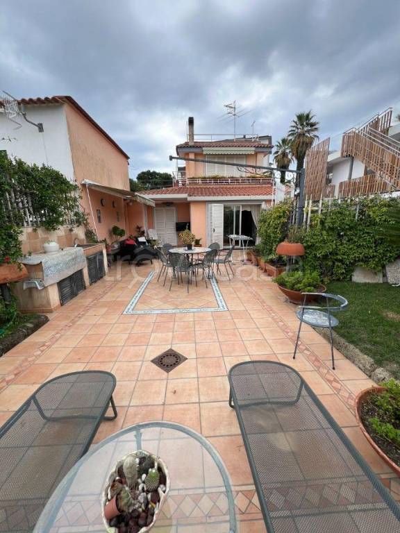 casa indipendente in vendita a Napoli in zona Posillipo