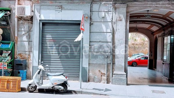 negozio in vendita a Napoli in zona Chiaia