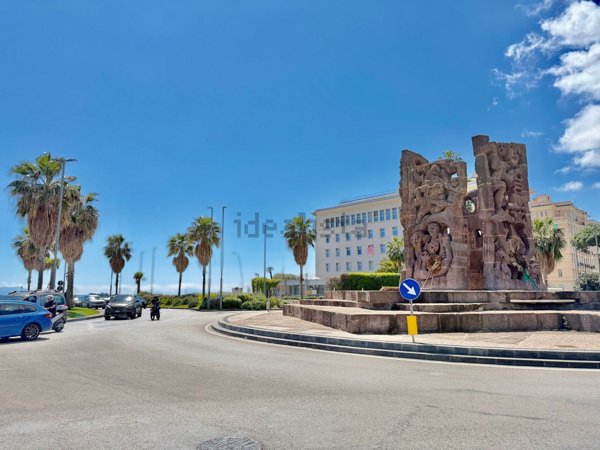 appartamento in vendita a Napoli in zona Chiaia