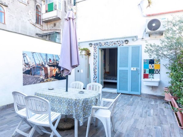 appartamento in vendita a Napoli in zona Stella