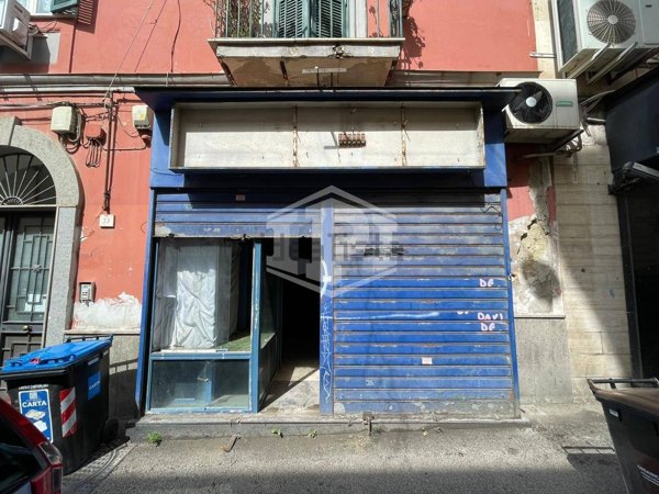 locale commerciale in vendita a Napoli in zona Bagnoli