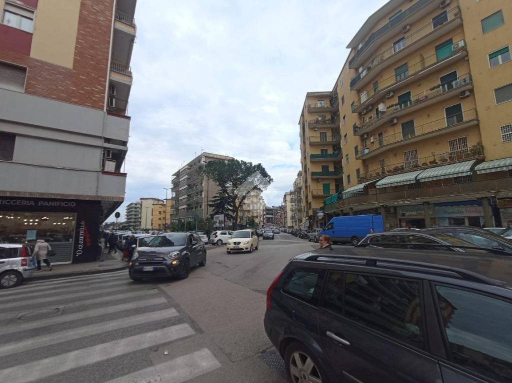 negozio in vendita a Napoli in zona Fuorigrotta