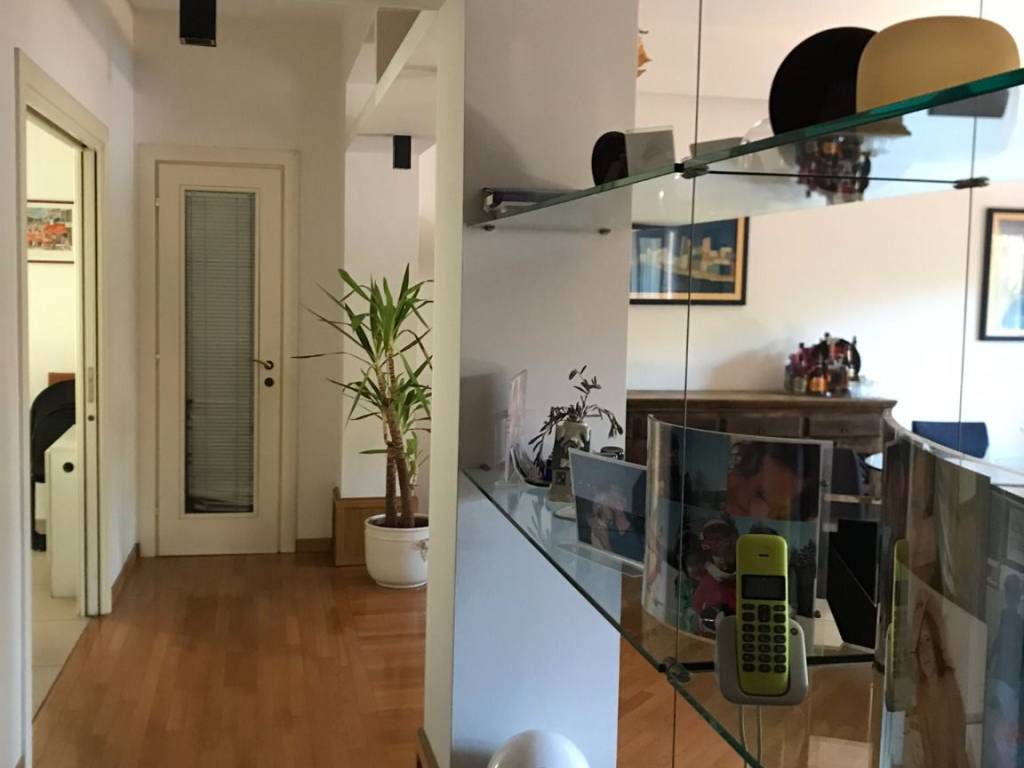 appartamento in vendita a Napoli in zona Chiaia