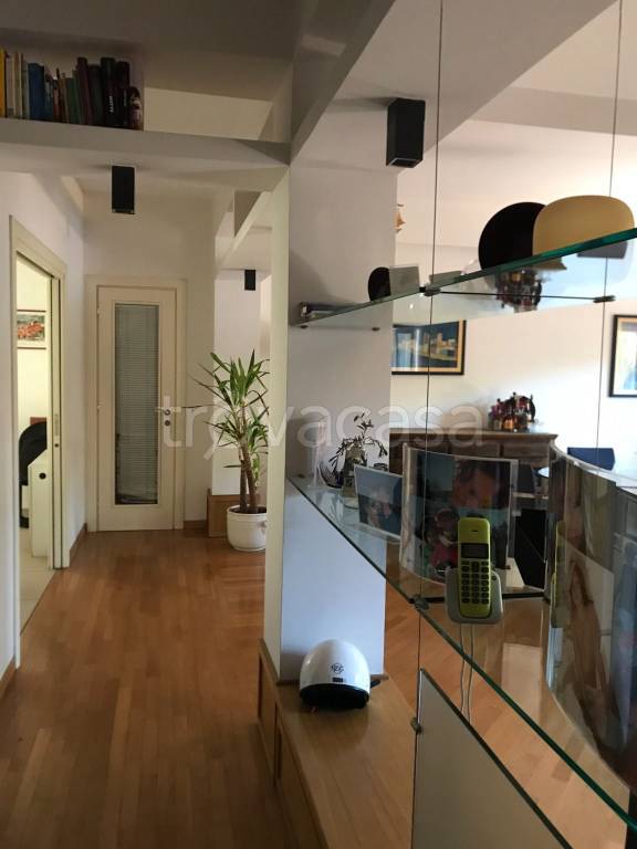 appartamento in vendita a Napoli in zona Chiaia