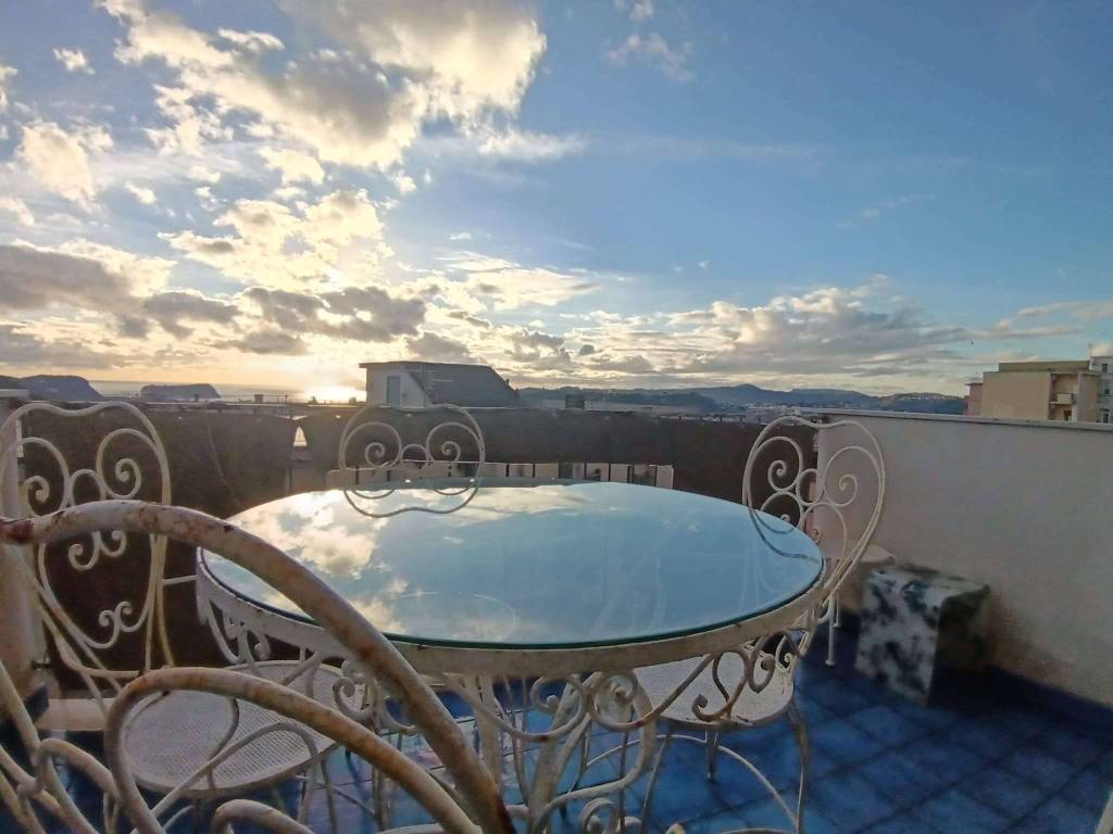 appartamento in vendita a Napoli in zona Posillipo