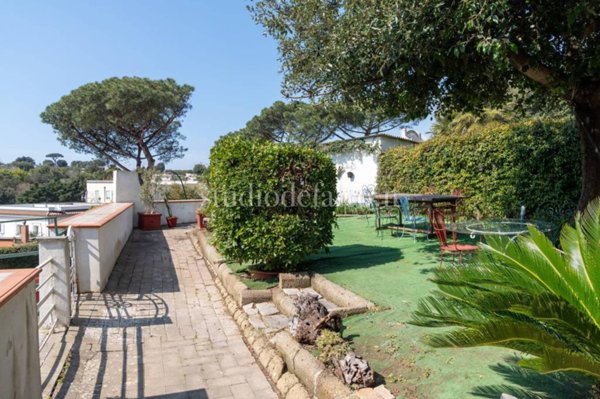 appartamento in vendita a Napoli in zona Posillipo