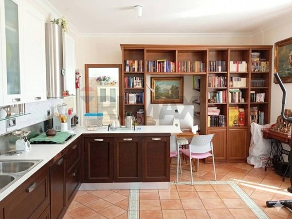 appartamento in vendita a Napoli in zona Stella