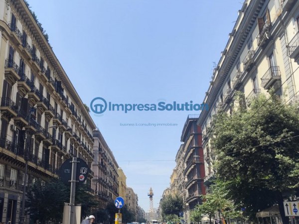 negozio in vendita a Napoli in zona Pendino / San Giuseppe