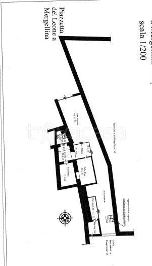 locale commerciale in vendita a Napoli in zona Chiaia