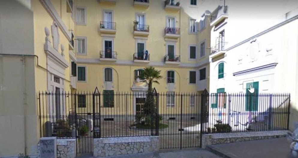 locale commerciale in vendita a Napoli in zona Vomero