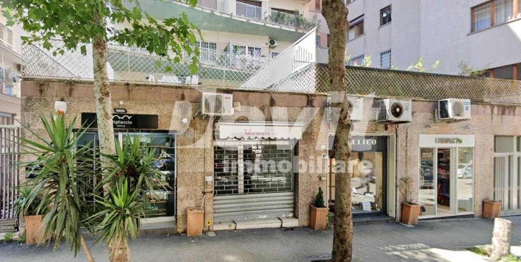 negozio in vendita a Napoli in zona Vomero