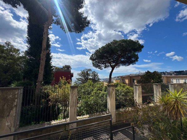 appartamento in vendita a Napoli in zona Chiaia