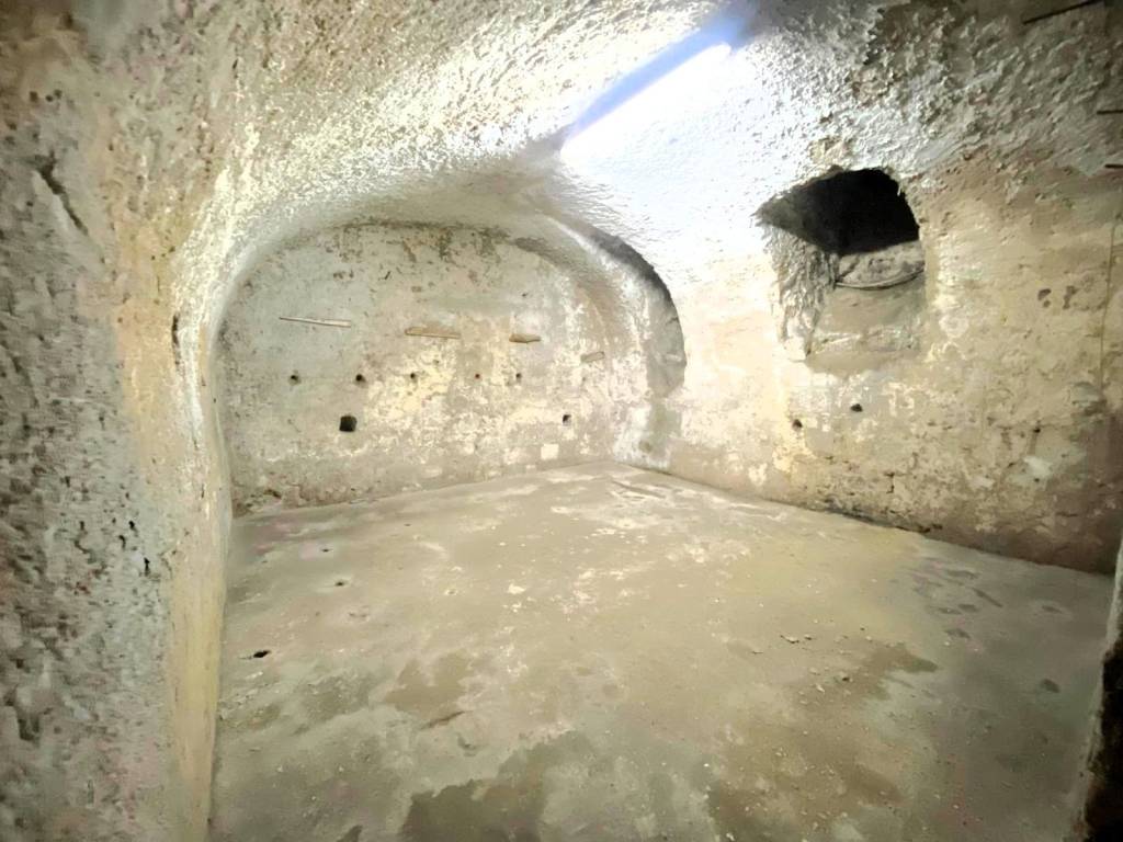 locale commerciale in vendita a Napoli