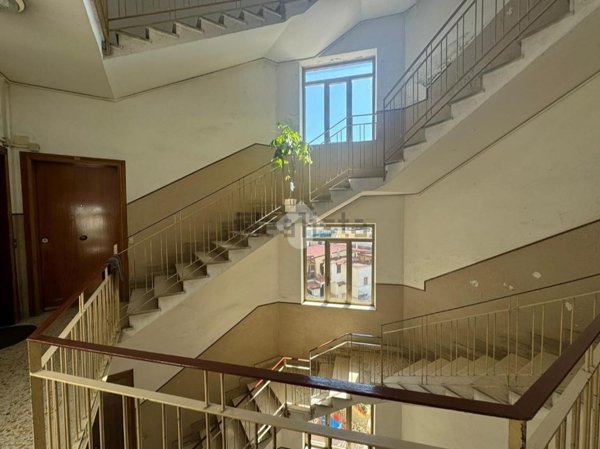 appartamento in vendita a Napoli in zona San Carlo all'Arena