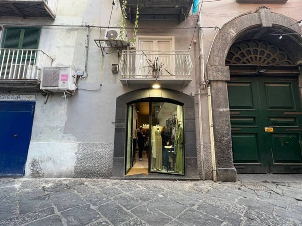 negozio in vendita a Napoli in zona Chiaia
