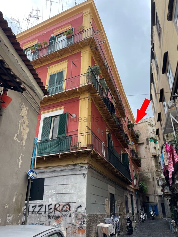 appartamento in vendita a Napoli in zona Chiaia