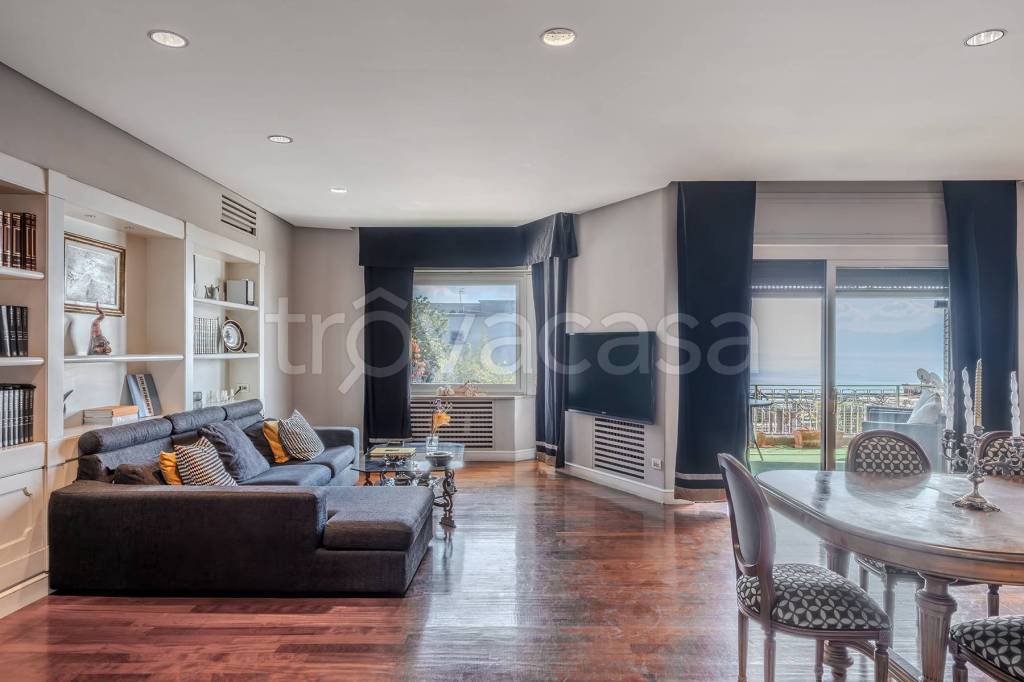 appartamento in vendita a Napoli in zona Posillipo