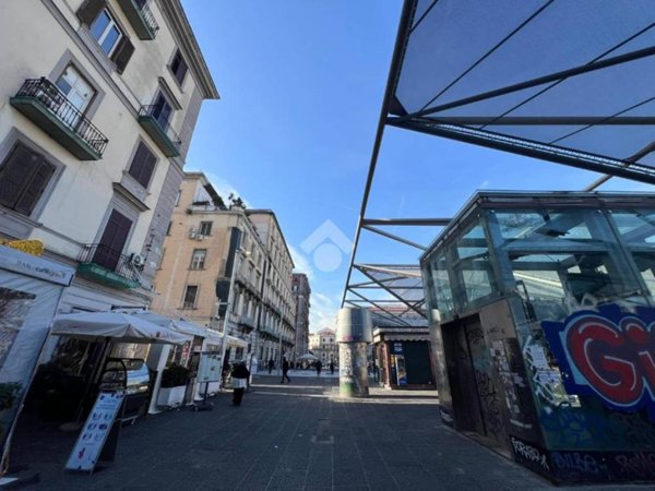 negozio in vendita a Napoli in zona Pendino / San Giuseppe
