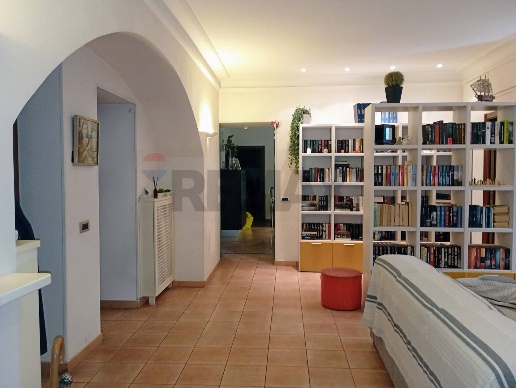 appartamento in vendita a Napoli in zona Stella