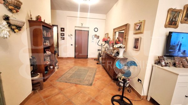 appartamento in vendita a Napoli in zona San Carlo all'Arena