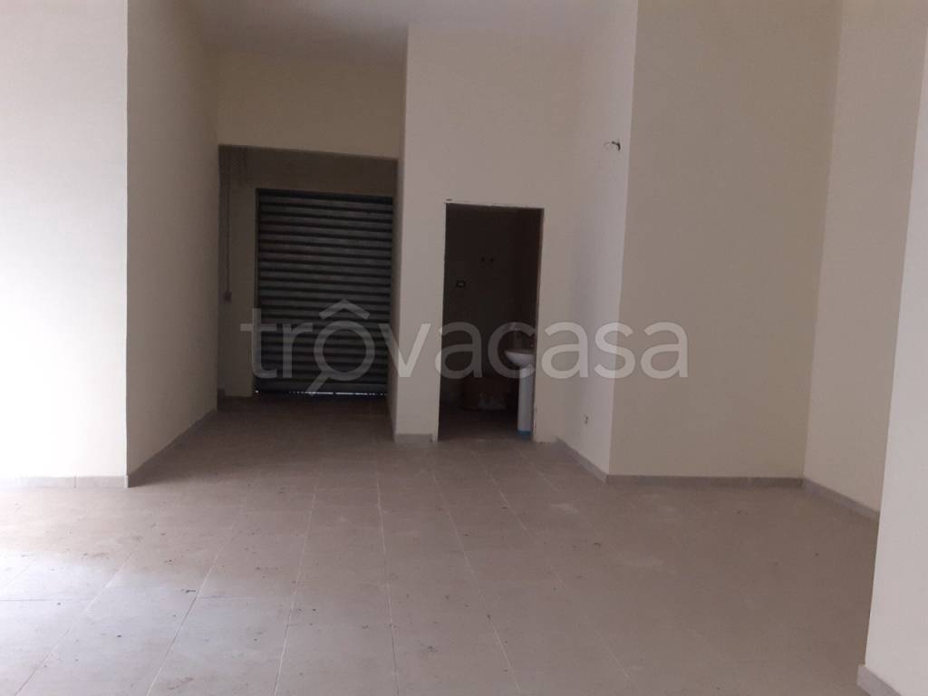 negozio in vendita a Napoli in zona San Giovanni a Teduccio
