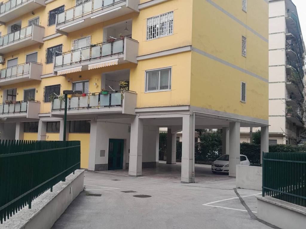 appartamento in vendita a Napoli in zona Arenella
