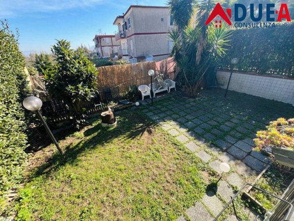 casa indipendente in vendita a Napoli in zona Camaldoli