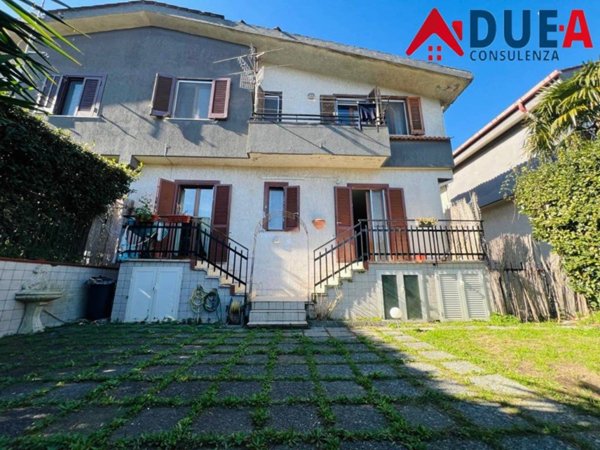 casa indipendente in vendita a Napoli in zona Camaldoli