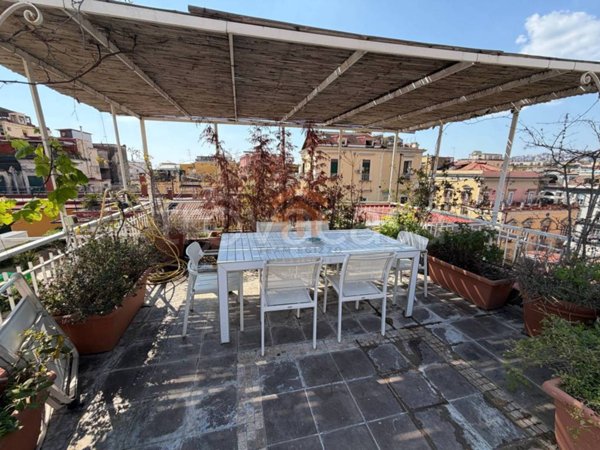 appartamento in vendita a Napoli in zona Chiaia