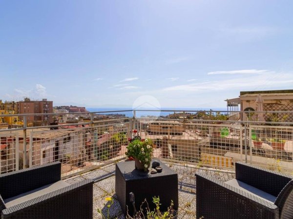 appartamento in vendita a Napoli in zona Chiaia