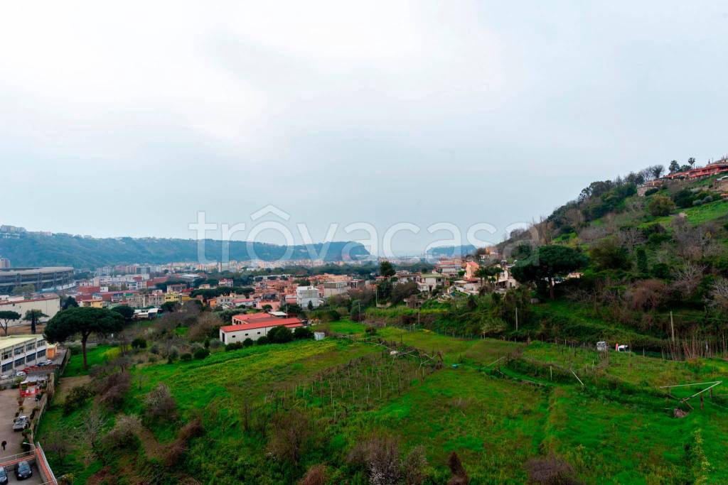 appartamento in vendita a Napoli in zona Fuorigrotta
