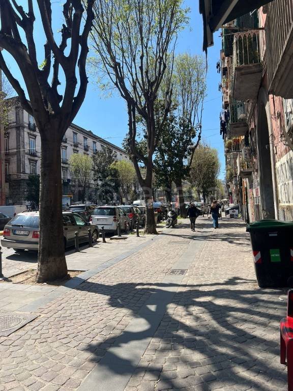 negozio in vendita a Napoli in zona Stella