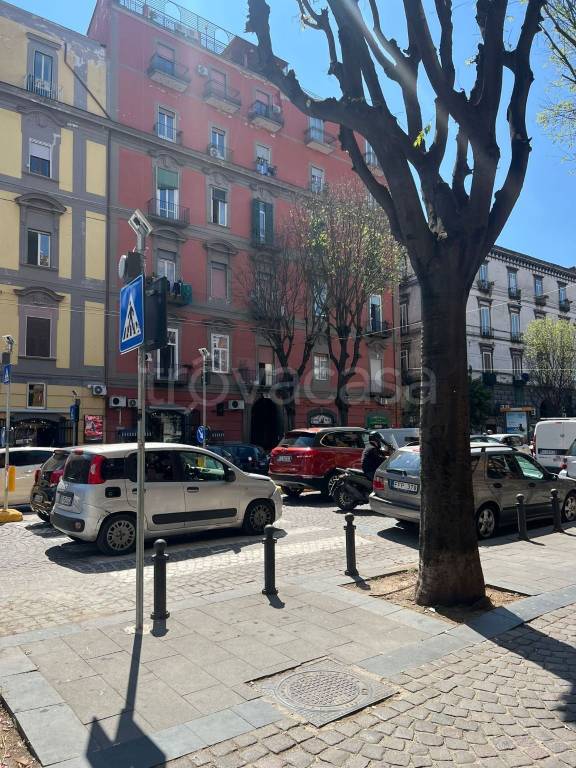 negozio in vendita a Napoli in zona Stella