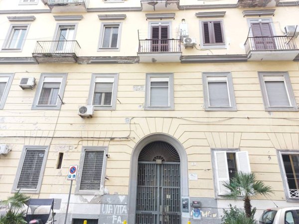 locale commerciale in vendita a Napoli in zona Stella