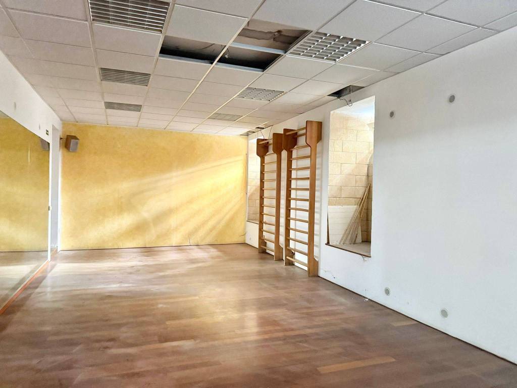 negozio in vendita a Napoli in zona Vomero