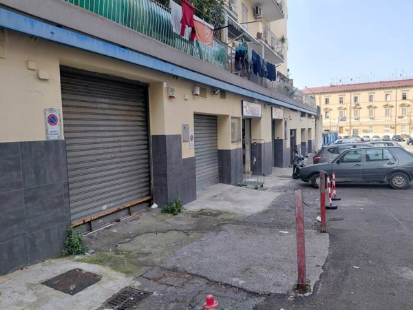 negozio in vendita a Napoli in zona Vomero