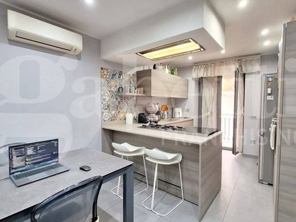 appartamento in vendita a Napoli in zona Stella