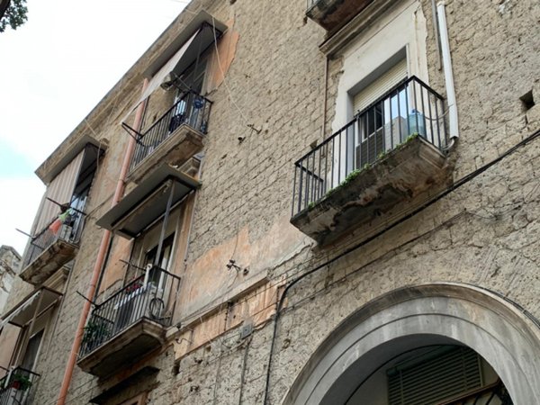 appartamento in vendita a Napoli in zona Chiaia